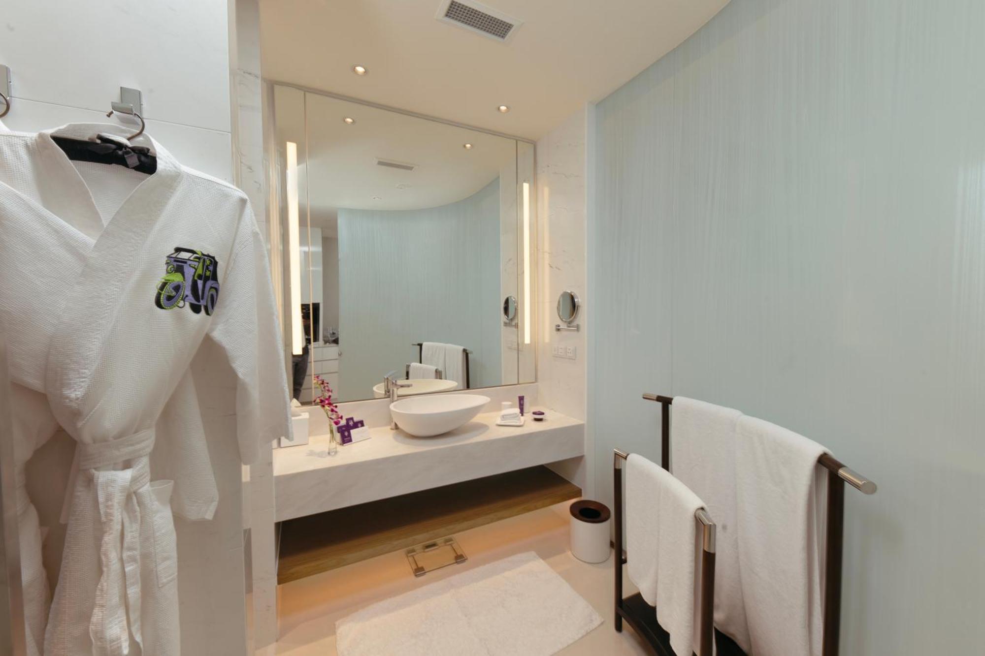 Premier Life Oceanfront View Twin Room